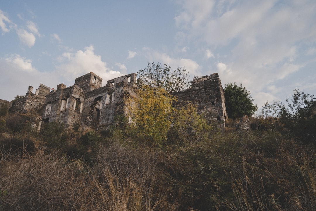 Türkiye’deki Gizemli Terkedilmiş Yerler ve Hikayeleri