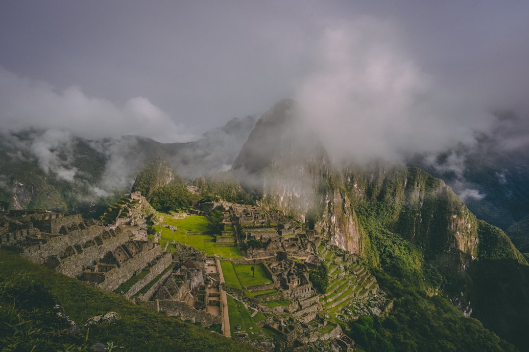 Dünyanın En İlginç ve Gizemli Yerleri Keşfetmek İçin Rehberiniz