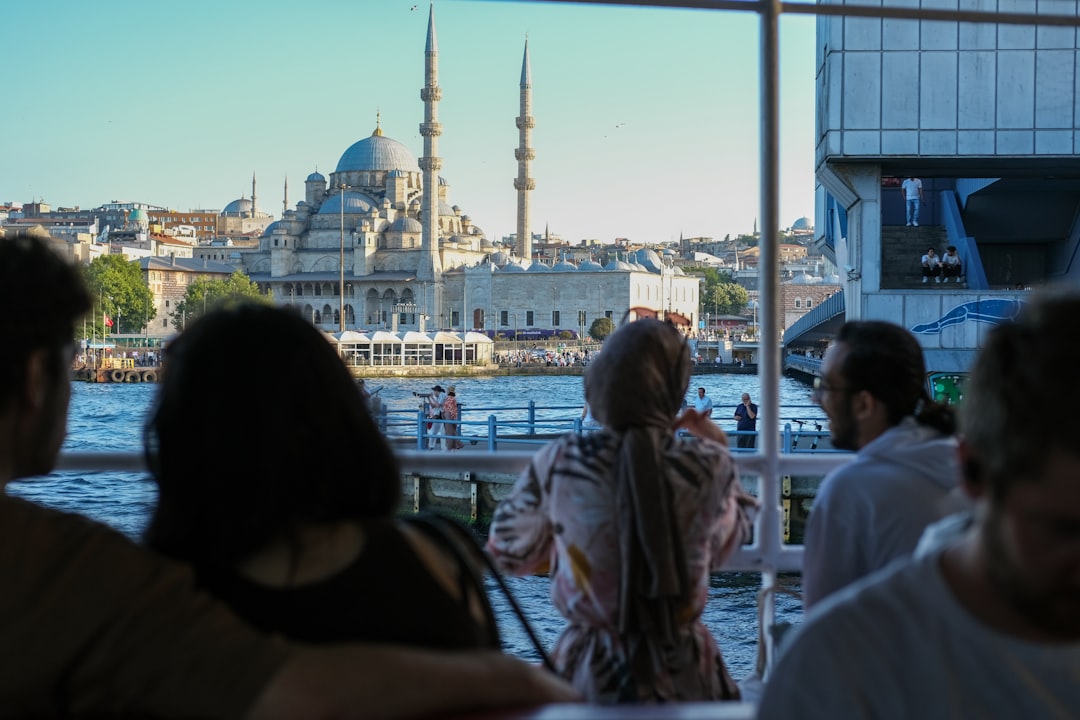 Türkiye’de Popüler Kültürün Dünü Bugünü Yarınını Anlamak: Eğlence ve Trendlerin İzinde Bir Yolculuk