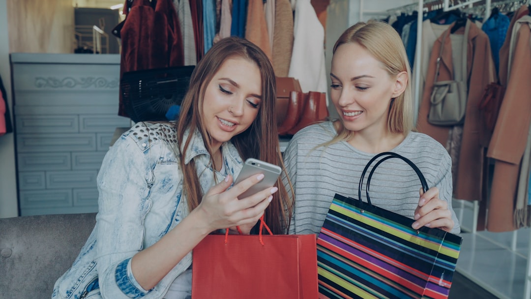 Online Alışverişte Tasarruf Etmenin Püf Noktaları ve İndirim Avcılığı Rehberi