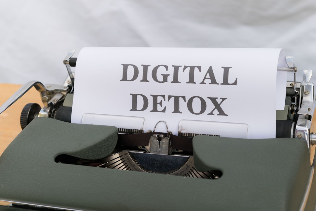 Dijital Detoks: Teknolojinin Sağlığımız Üzerindeki Etkileri ve İyileştirici Yöntemler