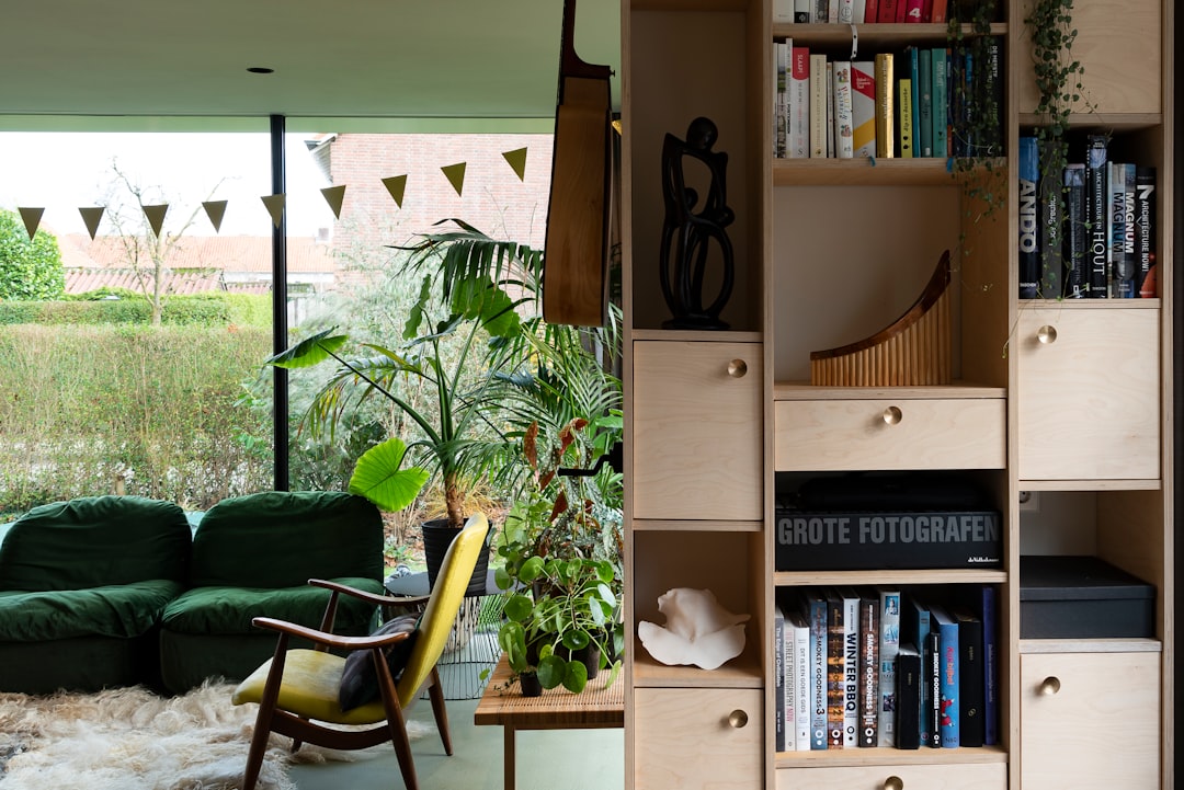 Ev İçin Minimalist Yaşam Rehberi: Sadelik İçinde Mutluluğu Bulma Yolları