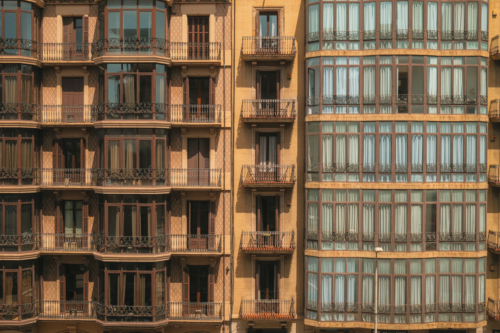 Görkemli Eski Dünya Mimarisinin Günümüz Yaşam Alanlarına Etkileri: Zamansız Bir Yolculuk